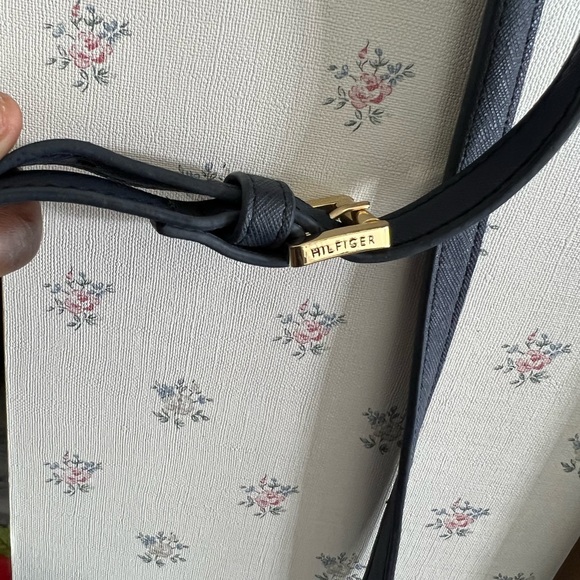 Tommy Hilfiger - Picture 6 of 8